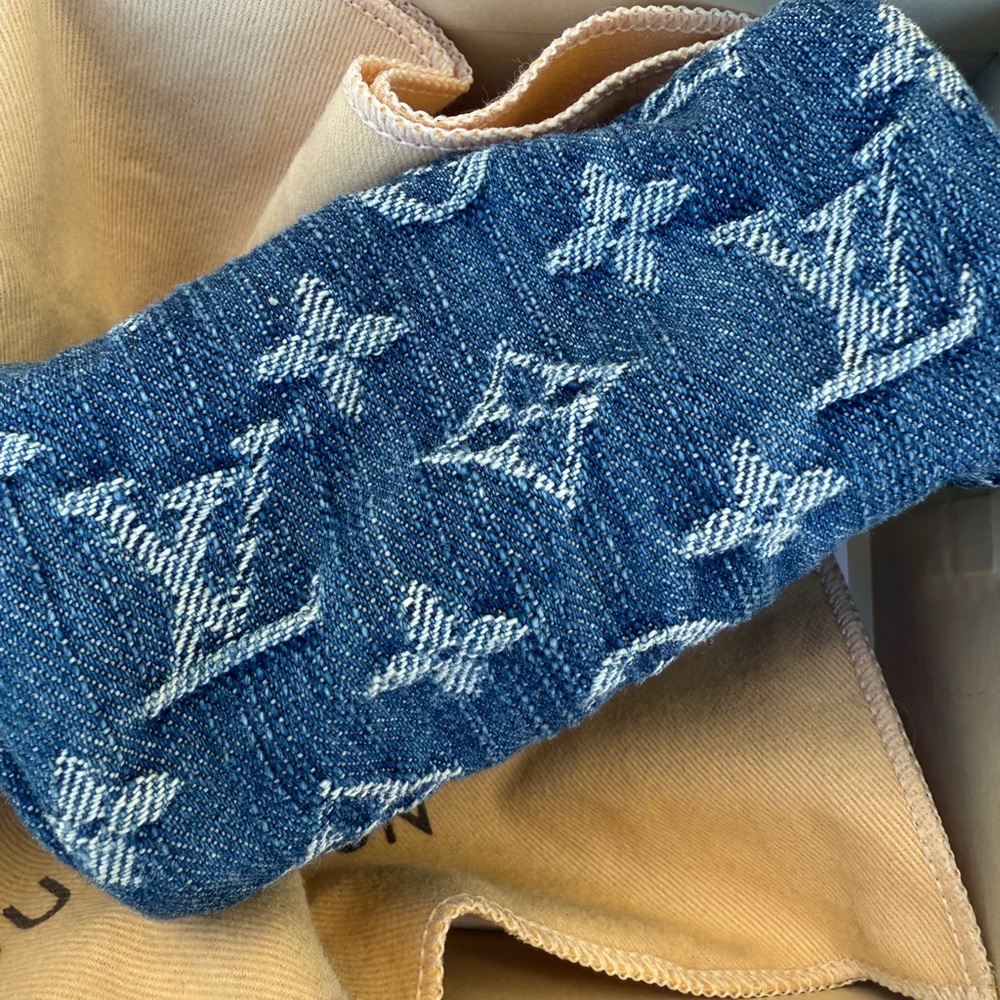 Louis Vuitton Blue and Gold Clutch - Picture 8 of 8